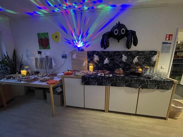 Der dekorierte Raum.